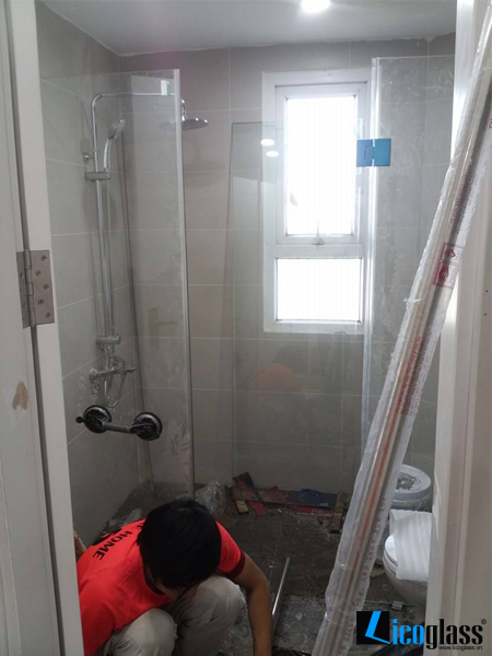 Bộ vách tắm kính 180 độ